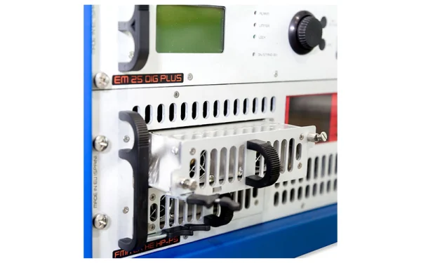 The OMB EM 2000 HE DIG PLUS HPPS 2KW FM transmitter, EM 2000 HE HOT PLUG, has been created by the OMB center of development for high efficiency transmitters.